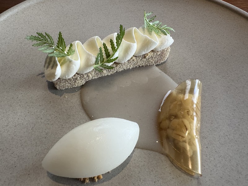 HUGH dessert dining