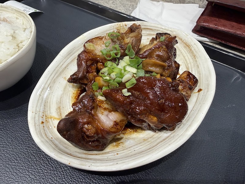 老牌張豬腳飯