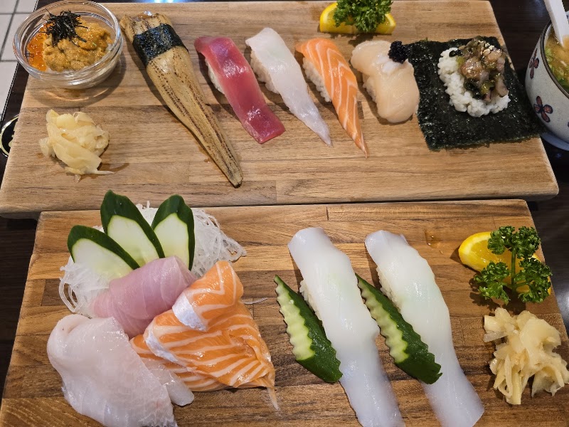 鈺刺身丼