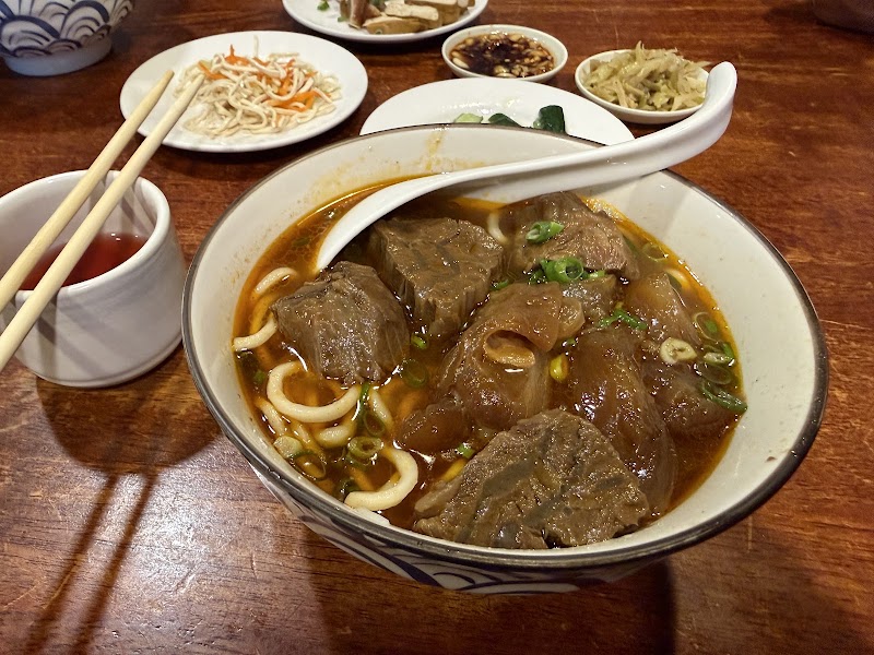 牛耳精緻麵館